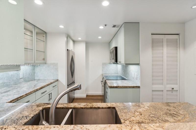 701 Brickell Key Blvd Unit 1206, Miami, Florida 33131