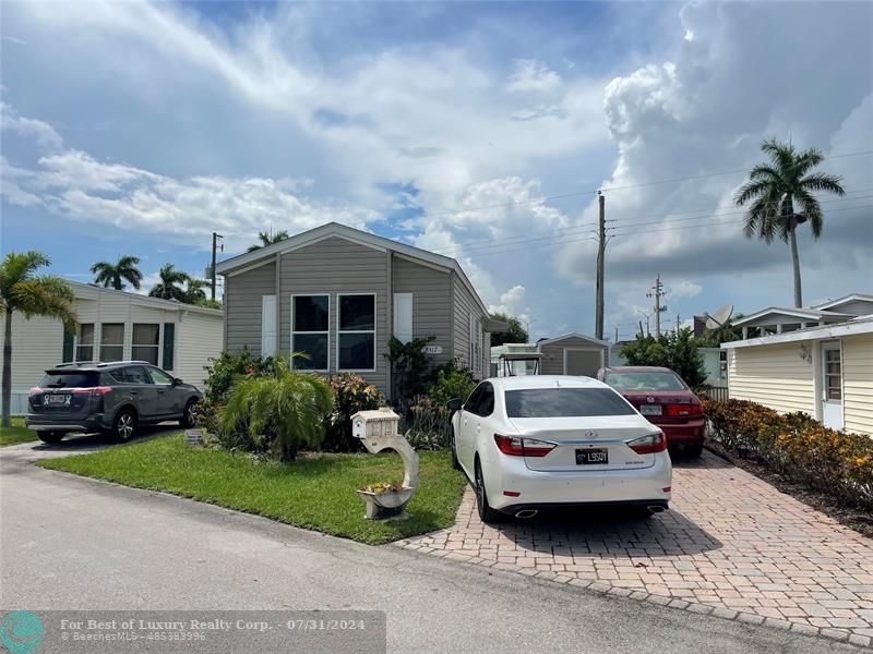 8517 16th St, Davie, Florida 33324