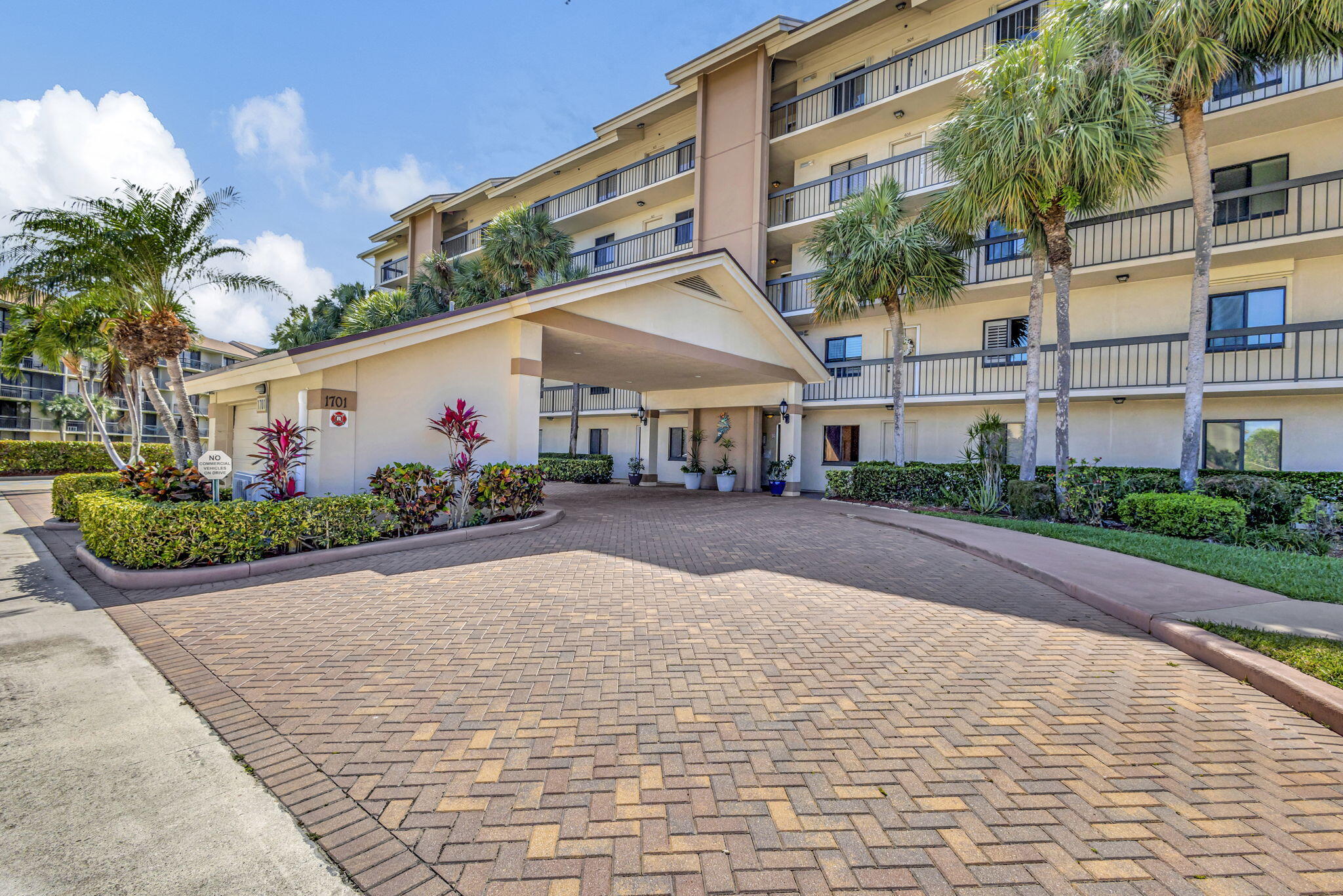 1701 Marina Isle Unit 404, Jupiter, Florida 33477