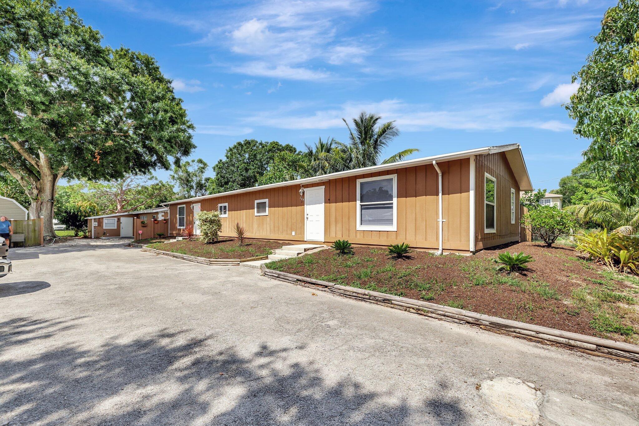 201 Dixieland, Fort Pierce, Florida 34982