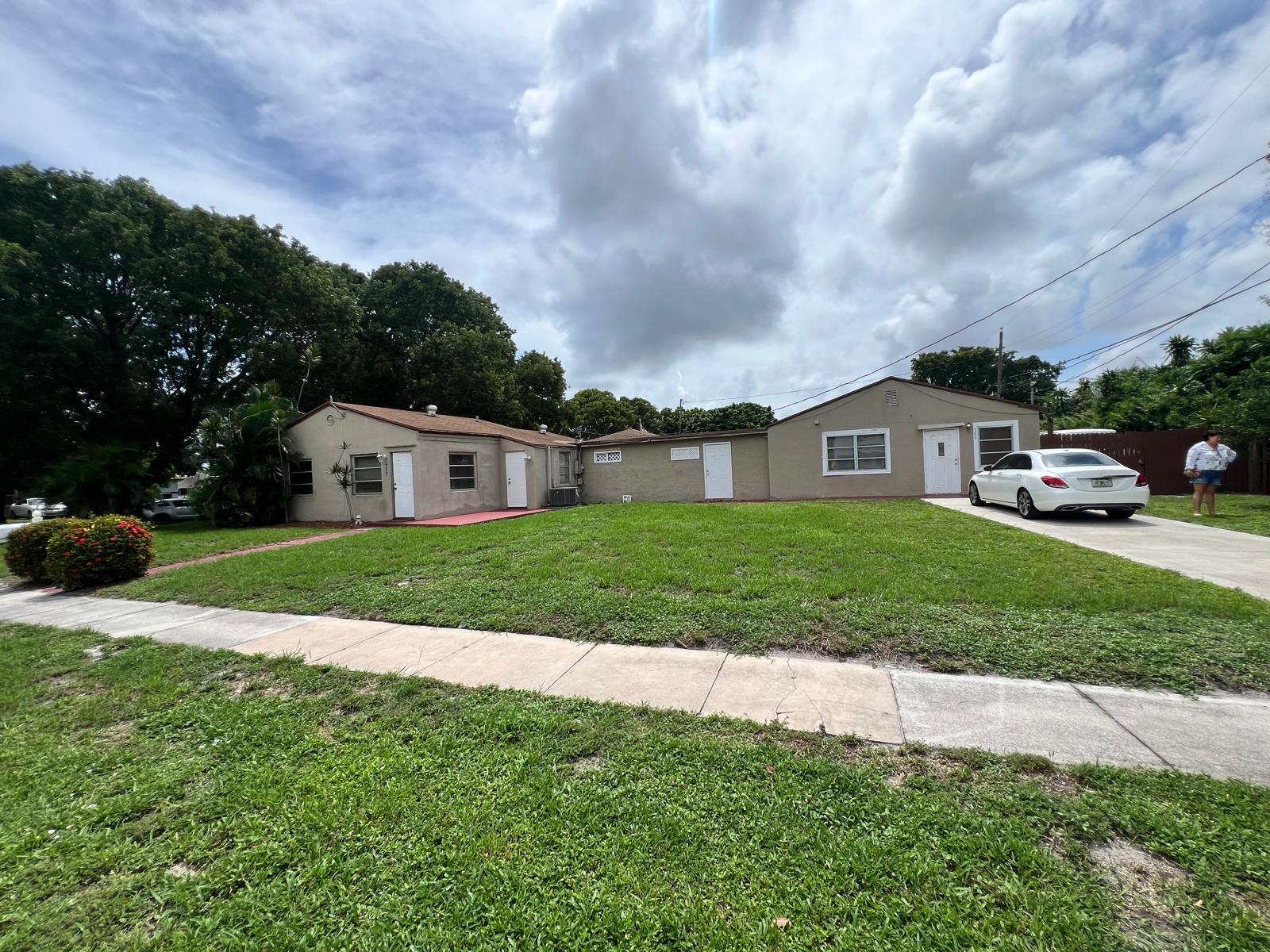 702 Fernwood, West Palm Beach, Florida 33405