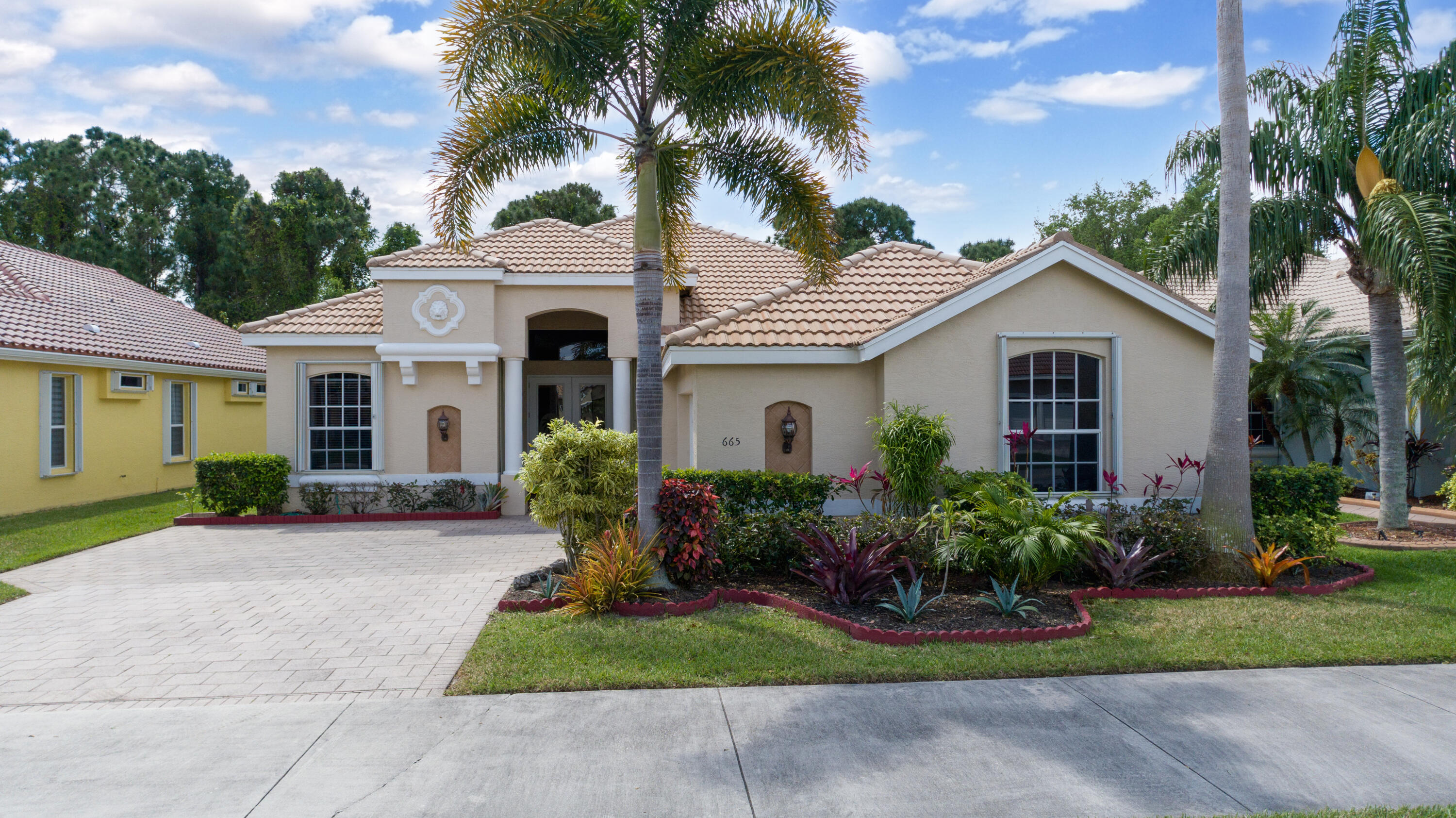 665 Lake Charles Circle, Port Saint Lucie, Florida 34986