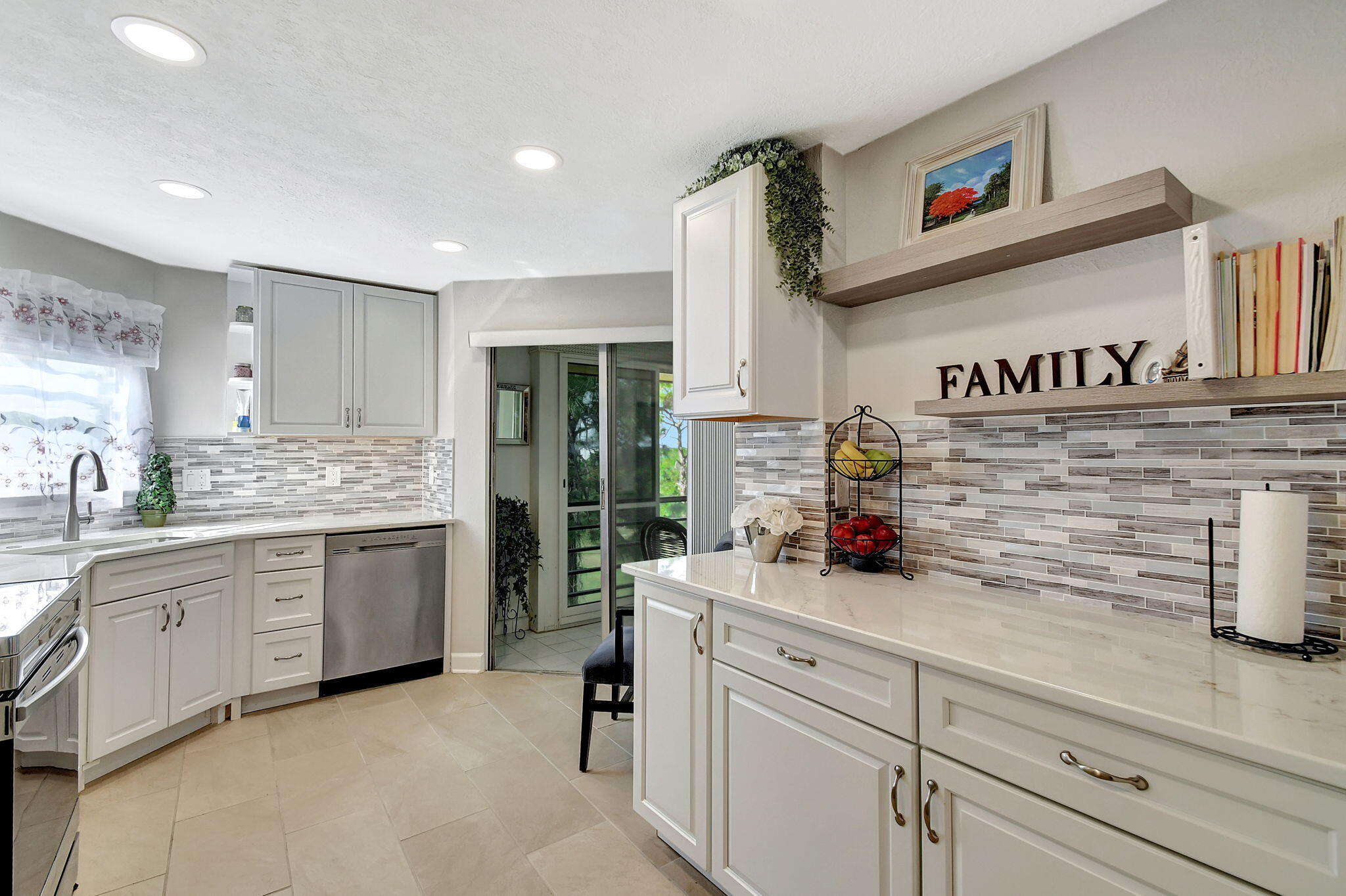 3755 Via Poinciana Unit 611, Lake Worth, Florida 33467 3755 Via Poinciana Unit 611, Lake Worth, Florida 33467