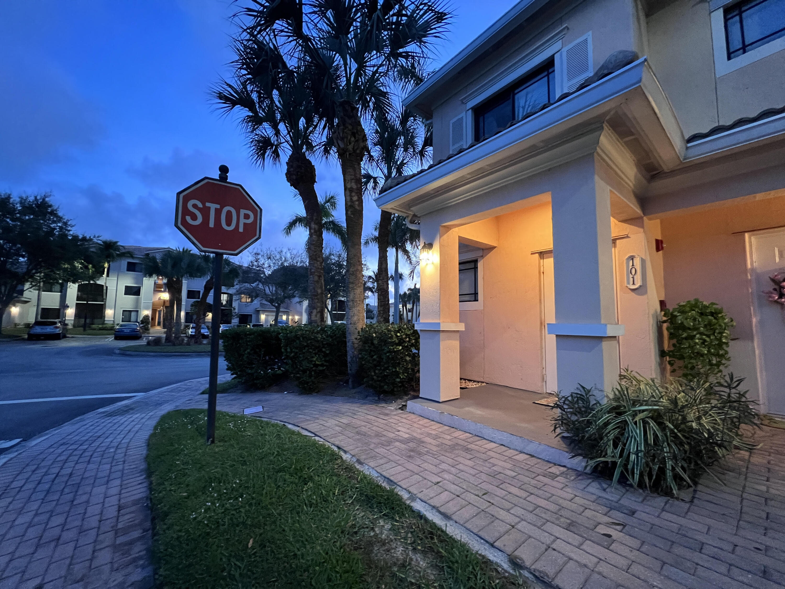 2808 Amalei Unit 101, Palm Beach Gardens, Florida 33410