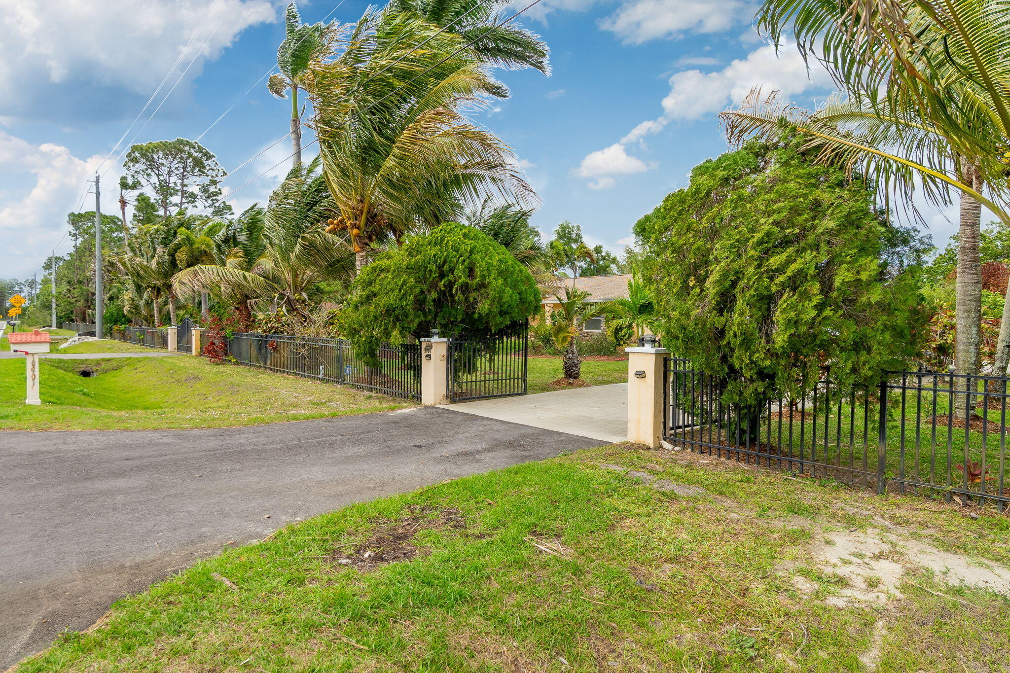 18801 Hamlin, Loxahatchee, Florida 33470