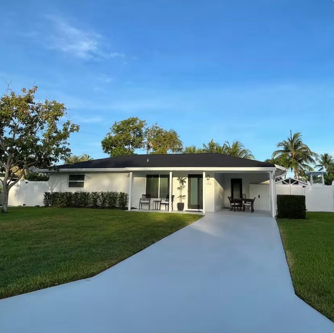 1523 Berkshire, Jupiter, Florida 33469