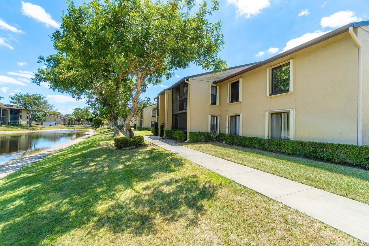 723 Sunny Pine Unit B1, Greenacres, Florida 33415